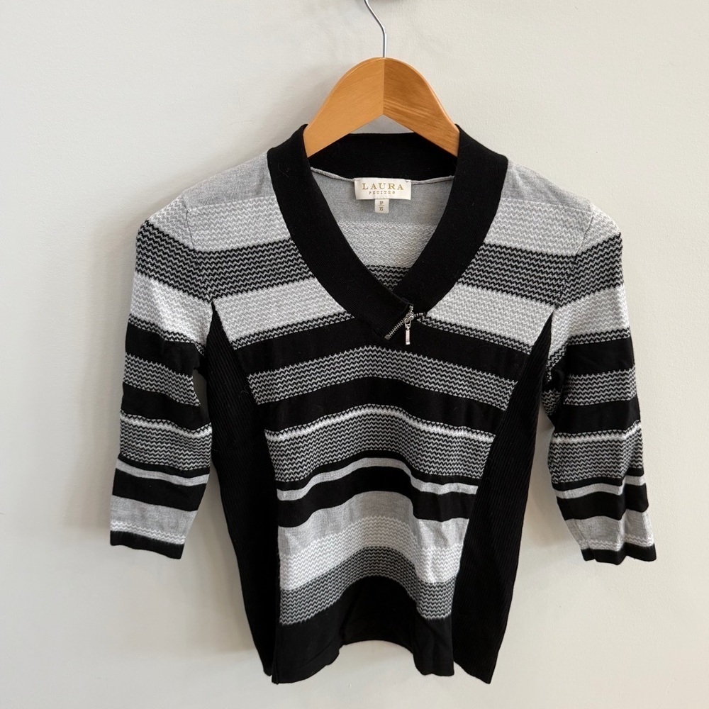 🖤 Laura Women’s Striped V-Neck Sweater – Black & Gray – Size XS